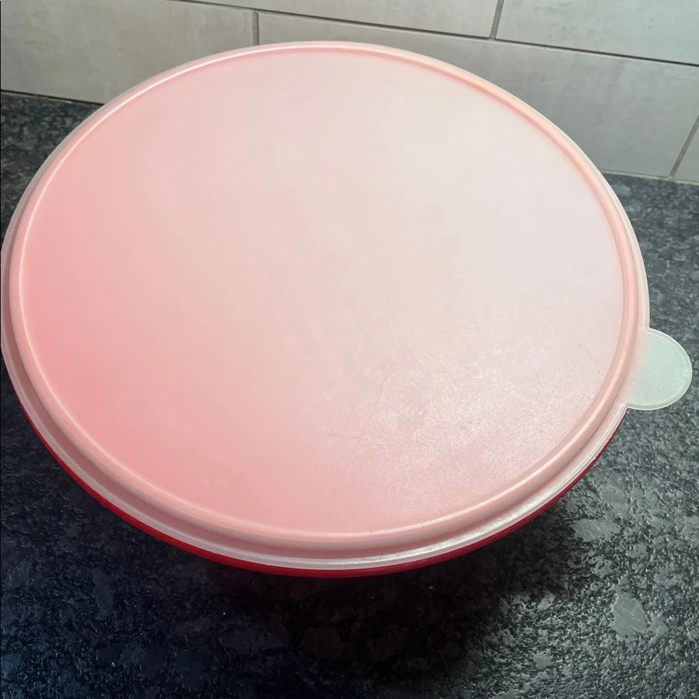 26 cup vintage Tupperware Red and White Mixing Bowl with Lid. Great condition